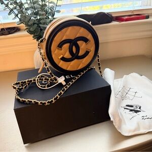 New with tag & box Quilted Round Crossbody Bag in beige and Black logo